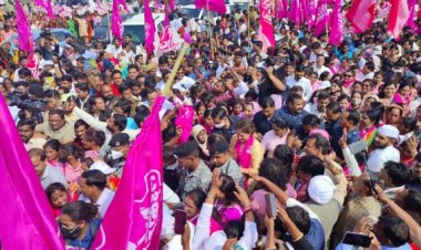 महिला दिवस पर कांग्रेस ने प्रियंका के नेतृत्व में निकाला पैदल मार्च