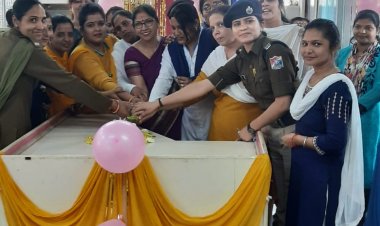 आधुनिक युग में देश हित के लिए महिलाएं हर जगह फहरा रही परचम : स्टेशन अधीक्षक नेहा