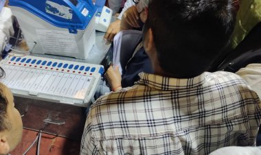 वाराणसी ईवीएम प्रकरण: जांच में सभी ईवीएम डमी पाए गए, स्थिति साफ होने पर घर लौटे सपा के कार्यकर्ता