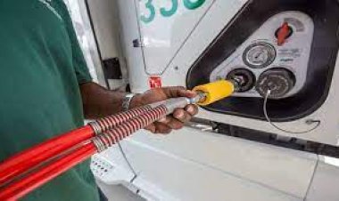 अब सीएनजी और पीएनजी के भी बढ़े दाम, प्रति यूनिट 1 रुपये की हुई बढ़ोतरी