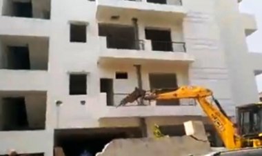 लखनऊ में याजदान बिल्डर की अवैध बिल्डिंग पर चला बुलडोजर