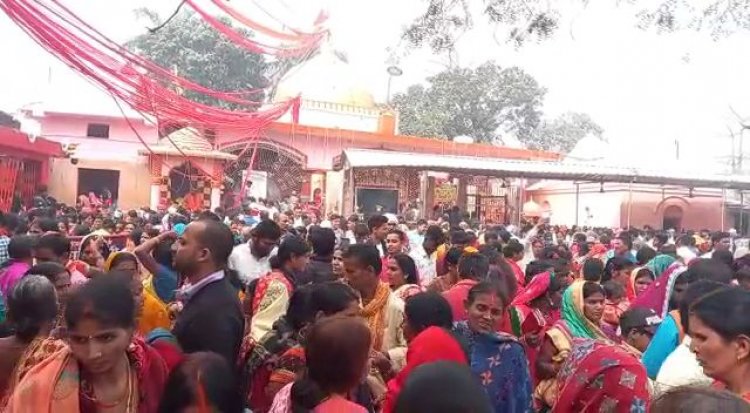 महाशिवरात्रि पर अरेराज सोमेश्वर महादेव को जलाभिषेक करने उमड़ी श्रद्धालुओं की भीड़