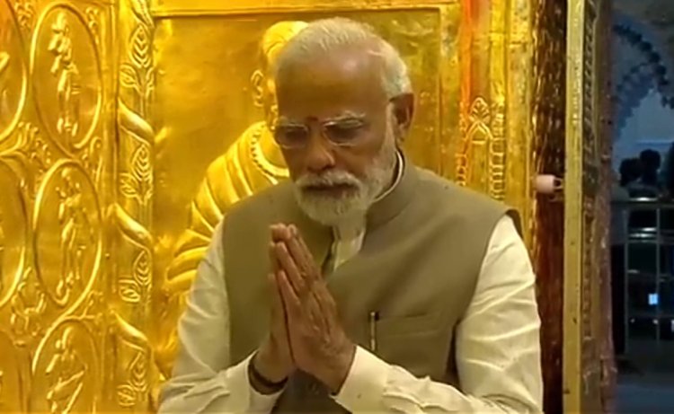 पीएम नरेंद्र मोदी ने वाराणसी में काशी विश्वनाथ धाम में पूजा की