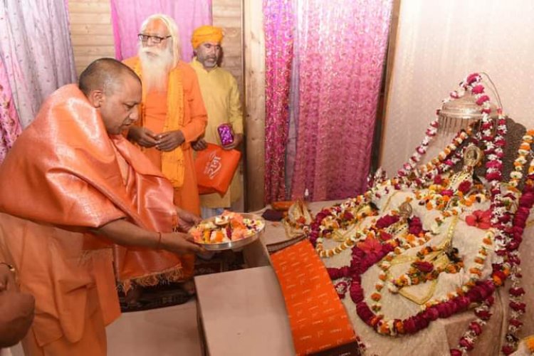 मुख्यमंत्री योगी ने किया रामलला का दर्शन, मंदिर निर्माण के प्रगति की ली जानकारी