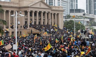 श्रीलंका में राष्ट्रपति भवन छोड़ने को तैयार नहीं प्रदर्शनकारी