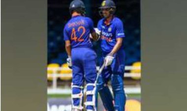 भारत ने पहले एकदिनी मैच में वेस्टइंडीज को 3 रन से हराया,शतक से चूके धवन
