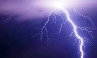 प्रयागराज: आकाशीय बिजली से दो लोगों की मौत, आठ झुलसे