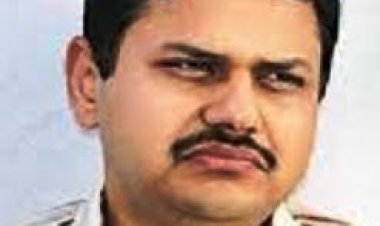 वाराणसी के जिलाधिकारी का प्रोन्नति सहित हुआ स्थानान्तरण निरस्त