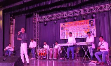चलते चलते मेरे ये गीत याद रखना...कभी अलविदा न कहना...