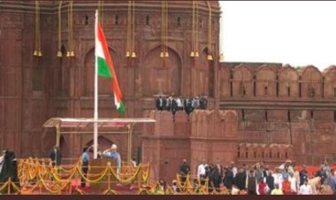 लाल किले पर शान से लहराया तिरंगा, प्रधानमंत्री ने पंच प्रण का किया आह्वान