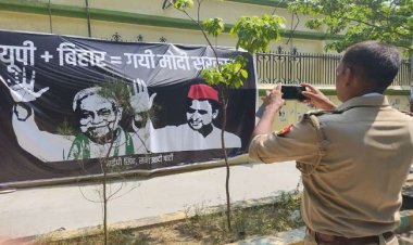 सपा का भाजपा सरकार पर पोस्टर वार, 'यूपी बिहार = गई मोदी सरकार'