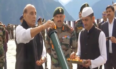 रक्षा मंत्री ने औली मिलिट्री स्टेशन में 'शस्त्र पूजा' की, सैनिकों के साथ मनाया दशहरा