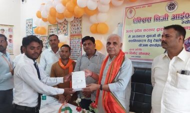 सांसद विनोद सोनकर ने 200 छात्रों को टेबलेट वितरित किया