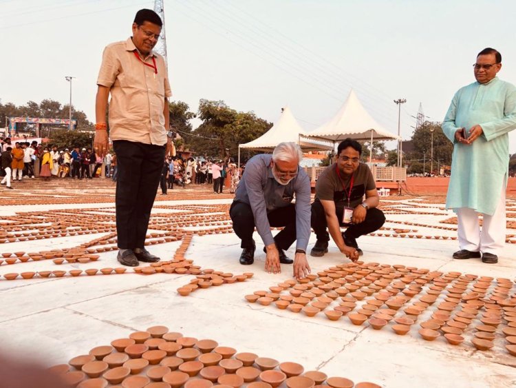 दीपोत्सव के लिए दोगुना है वॉलंटियर्स का उत्साह, दीयों से बनाया जा रहा राम मंदिर