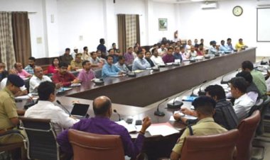 प्रयागराज में देव दीपावली पर 11 लाख दीपों से जगमग हांगे संगम सहित अन्य घाट