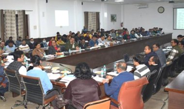 मेजा एवं कोरांव के प्रभारी चिकित्साधिकारियों का वेतन रोकने तथा स्पष्टीकरण के निर्देश