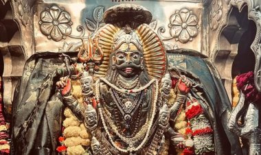 बाबा कालभैरव का विश्व कल्याण के लिए विशेष श्रृंगार, विराट रूप देख श्रद्धालु निहाल