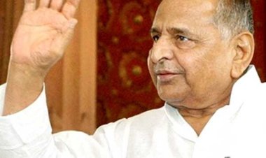 पद्म पुरस्कार : समाजवादी नेता मुलायम और तबला वादक जाकिर हुसैन को पद्म विभूषण सम्मान