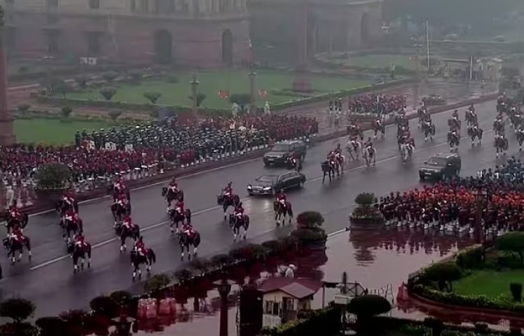 बीटिंग द रिट्रीट में तीनों सेनाओं की भारतीय शास्त्रीय धुनों से गूंज उठा विजय चौक