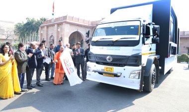 CM Yogi flagged off the van of G-20