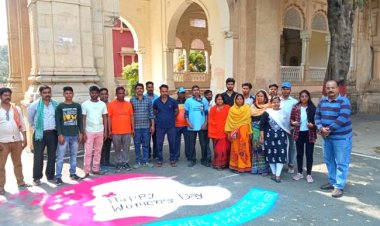 इविवि : महिलाओं की शिक्षा व सशक्तिकरण को रंगोली में उतारा