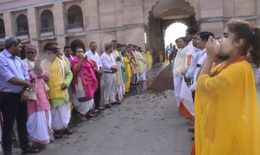 भारतीय नवसंवत्सर वर्ष 2080 पर काशी विश्वनाथ धाम में 101 शंखों का वादन