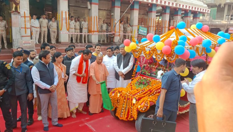 मुख्यमंत्री ने मां विंध्यवासिनी का किया पूजन, इलेक्ट्रॉनिक कार को दिखाई हरी झंडी