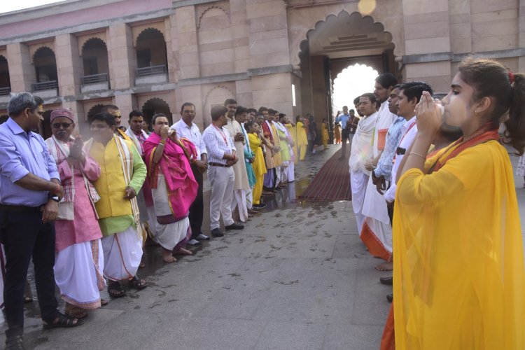 भारतीय नवसंवत्सर वर्ष 2080 पर काशी विश्वनाथ धाम में 101 शंखों का वादन