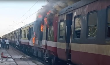 मप्र के रतलाम में आज सुबह ट्रेन की दो बोगियों में लगी आग, यात्री सुरक्षित