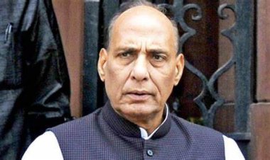 रक्षा मंत्री राजनाथ सिंह सेना प्रमुख जनरल मनोज पांडे के साथ राजौरी पहुंचे