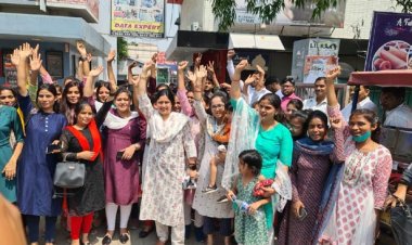 मदर्स डे पर बेटियों ने देखी "द केरल स्टोरी"