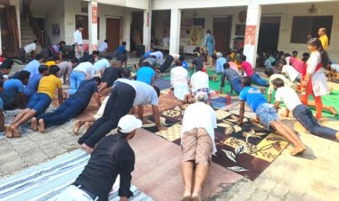 राजर्षि टंडन मुक्त विश्वविद्यालय ने टीएसएल चाड़ी गांव में लगाया योग शिविर