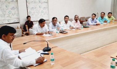 मंत्री कपिल देव ने मण्डलीय अधिकारियों संग की विभागीय समीक्षा बैठक