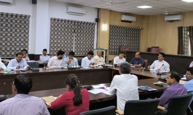 जिलाधिकारी की अध्यक्षता में कर-करेत्तर की समीक्षा बैठक सम्पन्न