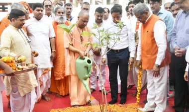 मुख्यमंत्री योगी आदित्यनाथ ने पर्यावरण दिवस एवं अपने जन्मदिन पर पौधरोपण किया