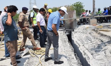 जिलाधिकारी ने नये यमुना पुल पर चल रहे मरम्मत कार्य का किया निरीक्षण