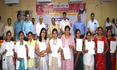 प्रयागराज में 230 एएनएम को सांसद व डीएम ने दिए नियुक्ति पत्र