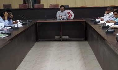 जिलाधिकारी की अध्यक्षता में कर-करेत्तर की समीक्षा बैठक सम्पन्न