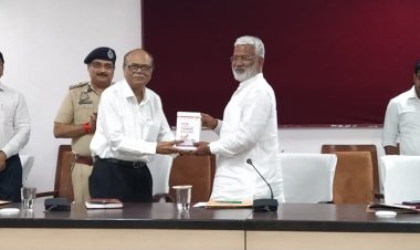 जल शक्ति/प्रभारी मंत्री प्रयागराज की अध्यक्षता में इन्वेस्टर्स समिट में प्रतिभाग करने वाले निवेशकों/व्यापारियों के साथ बैठक सम्पन्न