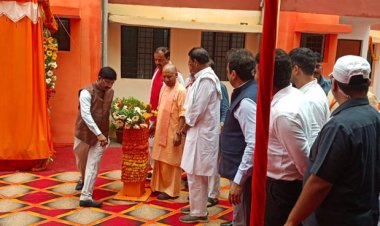 प्रयागराज में अतीक के कब्जे से मुक्त कराई जमीन पर बने 76 फ्लैटों की चाबियां गरीबों को सौंपीं