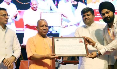 नियुक्ति पत्र पाकर बोले युवा : यूपी में हैं बाबा, निष्पक्ष नौकरी का पूरा किया वादा