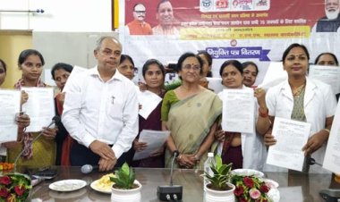 प्रयागराज में चयनित 37 एएनएम स्वास्थ्य कार्यकत्रियों को मिले नियुक्ति पत्र