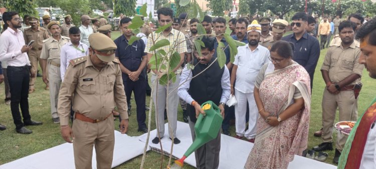 विघटनकारी और स्वार्थी लोगों का गठबंधन है इंडिया : नंद गोपाल नंदी