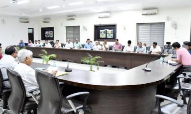 मंडलायुक्त ने महाकुंभ की 11 परियोजनाओं की समीक्षा की