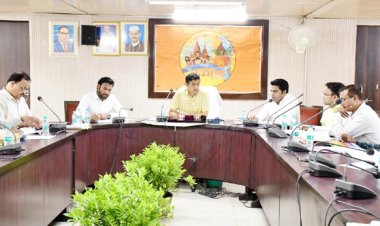 पीडीए दिवस पर मण्डलायुक्त ने प्रमुख कार्यों की समीक्षा कर दिये निर्देश