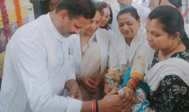 महापौर ने गर्भवती महिलाओं के टीकाकरण कैम्प का उद्घाटन किया