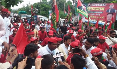 सपा की 'देश बचाओ-देश बनाओ' साइकिल यात्रा हुई रवाना