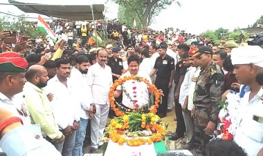 प्रतापगढ़ के बहलोलपुर गांव पहुंचा शहीद नायब सूबेदार का शव, राजकीय सम्मान के साथ किया गया अंतिम संस्कार