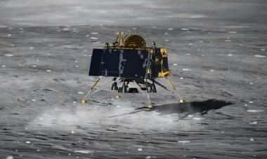 चंदा मामा के घर 'मेहमान' बनकर पहुंचा भारत, चंद्रयान-3 की सफल लैंडिंग