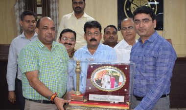 जिलाधिकारी संजय खत्री को दी गयी भावपूर्ण विदाई